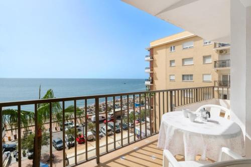 Apartamento con piscina en la primera línea de playa de Fuengirola