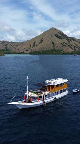 a large boat floating on a large body of water at Jelajah komodo in Labuan Bajo