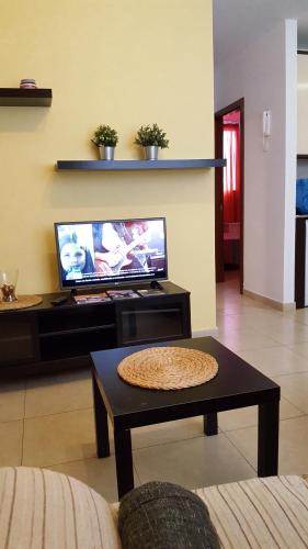 a living room with a tv and a coffee table at Piso Arrecife Centro in Arrecife