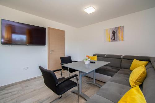 Ferienhaus Ivana mit Jacuzzi in Pula,Istrien - by Istrabook