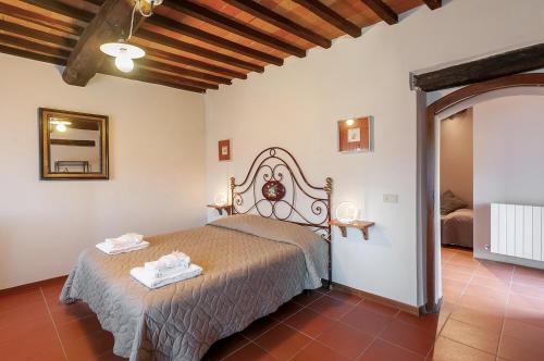 a bedroom with a bed in a room at Borgo Casa al Vento in Gaiole in Chianti