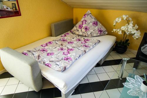 a bed in a room with a pillow on it at Schönes Studio in der Rheinebene, zentral gelegen in Rheinstetten