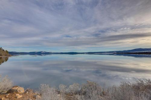 Gallery image of Peaceful Lake Almanor Cabin Fish, Hunt and Hike! in Lake Almanor