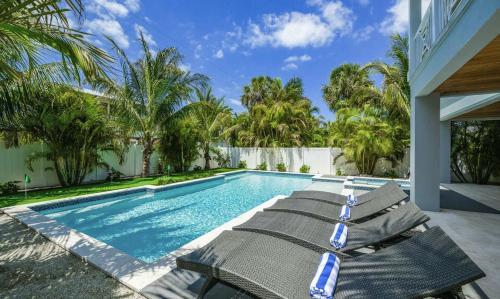 The swimming pool at or close to Anna Maria Beach House, 5 beds 6,5 baths, roof-top deck and pet-friendly!
