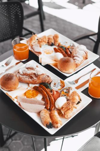 Comida en o cerca de este hotel