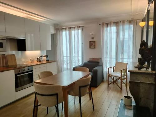 Paris 9e, rue des Martyrs, appart calme & lumineux