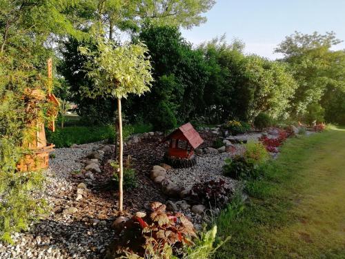 a garden with a bench in the middle of a yard at Węgorzewo- Dom nad stawem in Węgorzewo