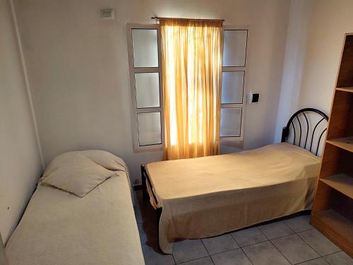 Lova arba lovos apgyvendinimo įstaigoje Alojamiento en Villa Elisa