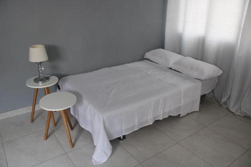 Ένα ή περισσότερα κρεβάτια σε δωμάτιο στο Apartamento confortável rodeado de verde e serviços