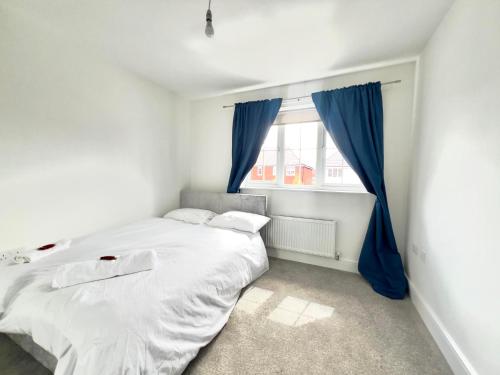 Llit o llits en una habitació de Roman Way Getaway- West Midlands
