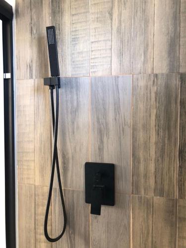 a microphone on the floor in a room at Casa Palma 2 in La Paz