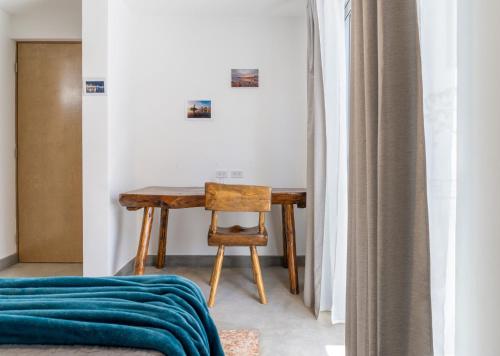a table and a chair in a room at CASa SENECA in La Paz