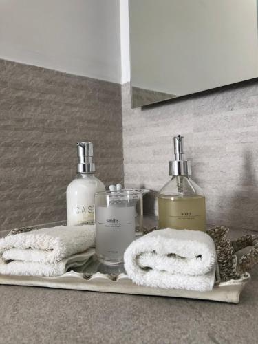 サンミゲル・デ・アジェンデにあるCasa Laní Luxury B&Bのトレイ(石鹸2本、タオル付)