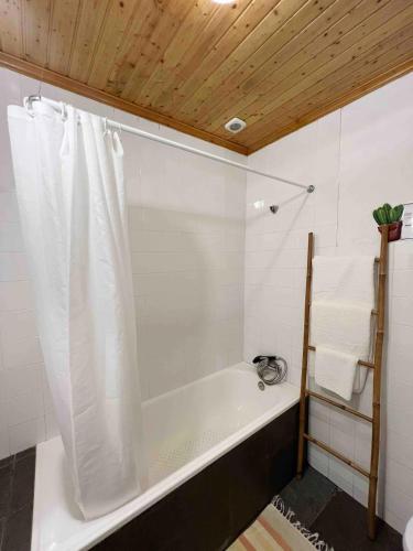 Bilik mandi di Casa do Cacto - 1 Bedroom Flat
