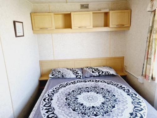 En eller flere senge i et værelse på Golden Sands Park Ingoldmells