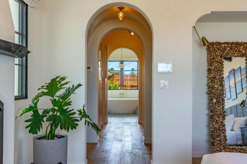 een badkamer met een bad en een groot raam bij Spanish Villa with View Pool and Spa in San Diego