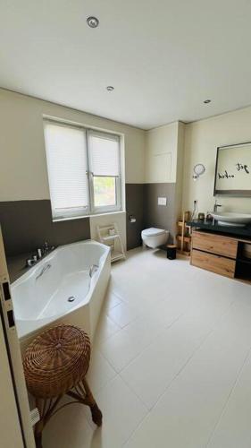 a large bathroom with a tub and a toilet at Ferienhaus mit Seeblick in Templin