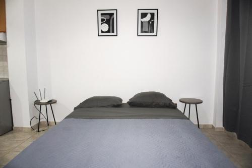 A bed or beds in a room at Pink Sand Sea Apartment