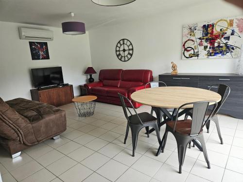 MAISON avec 1 CHAMBRE dans QUARTIER RESIDENTIEL VERDOYANT CALME