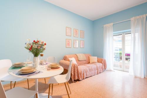 a living room with a table and a couch at Maison Camilla Near Train Station in Nettuno