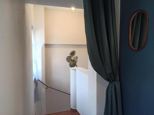AC - Quiet - Le Colibri, Bright Duplex photo 17