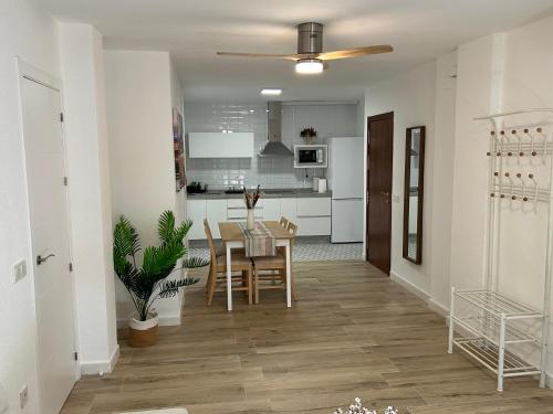 Modern and Bright close to the Station