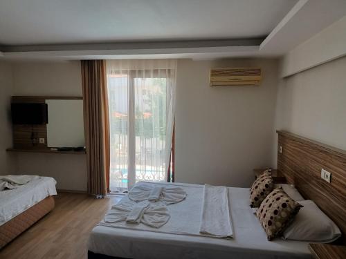 Postel nebo postele na pokoji v ubytování Hotel Barlas Fethiye