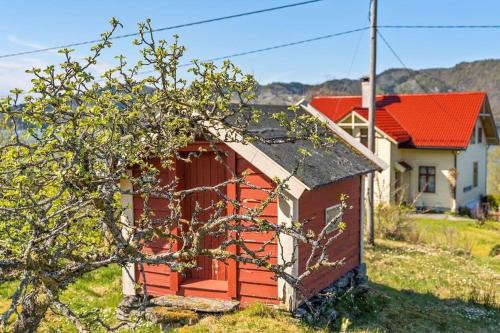 Gallery image of Historic Fjord-View Villa in Hamre