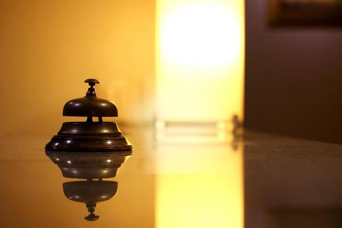 a close up of a light on a wall at Hotel Germânia in Joinville