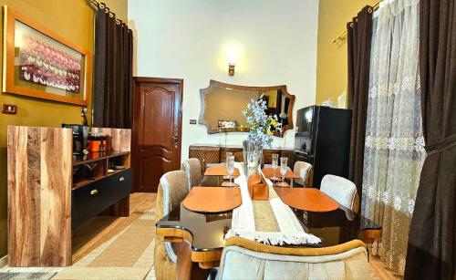 a dining room with a table and chairs at شقة مكيفة مفروشة بالكامل فرش جديد بالمنصورة in Mansoura