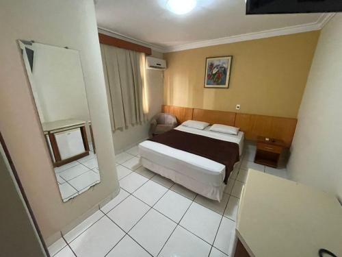 Postel nebo postele na pokoji v ubytování Crystal Plaza Hotel Marista