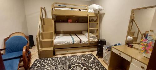 a bedroom with a bunk bed with a mirror and a desk at شقة دوبلكس مكيفة مفروشة بالكامل فرش جديد بالمنصورة in Mansoura