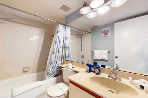 Ένα μπάνιο στο Shorewalk Villa