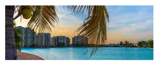 a view of a swimming pool in a city at Departamento, Laguna y Albercas en Dream Lagoons Veracruz in Veracruz
