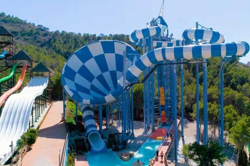 Swimmingpoolen hos eller tæt på FABULOUS HOLIDAY HOUSE