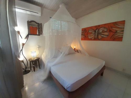 Postel nebo postele na pokoji v ubytování Appartement Papay dans Villa Fleurs des Iles