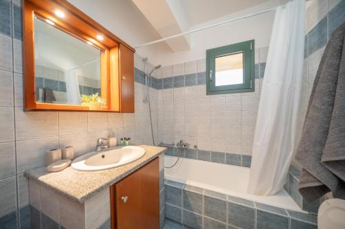 Koupelna v ubytování The Square Suites 1st floor apartment