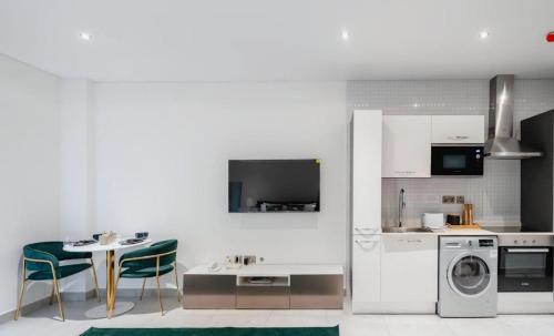 Η κουζίνα ή μικρή κουζίνα στο The Signature Apartments