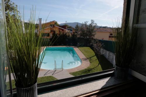 a view of a swimming pool from a window at Casa do Vale - Moradia 3 quartos - Rio Minho-Seixas-Caminha - Casa de férias completa com piscina in Caminha