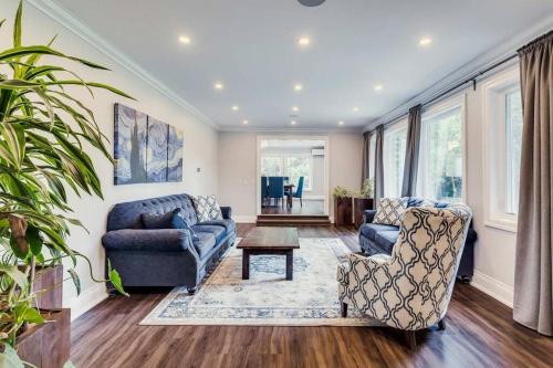 Χώρος καθιστικού στο Large Estate with Luxury Collection of Amenities