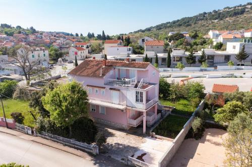 Fotografia z galérie ubytovania Apartments with a parking space Murter - 5114 v Murteri
