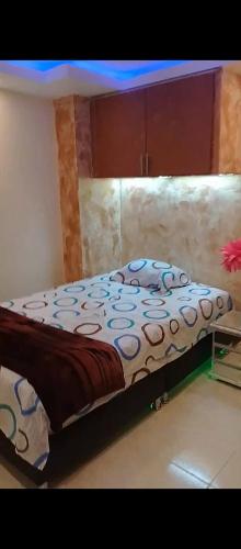 1 cama grande en una habitación con en MaoMix, en Bucaramanga