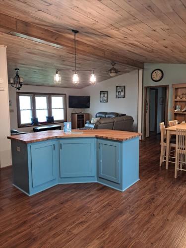 Köök või kööginurk majutusasutuses Kettle Moraine Lake House