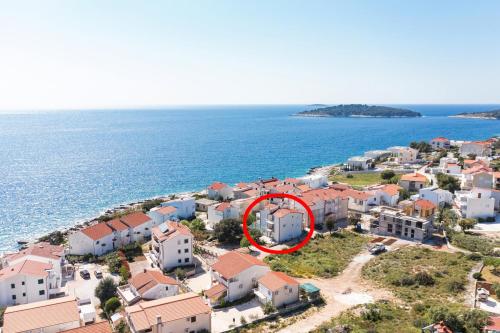 Apartments by the sea Rogoznica - 17129