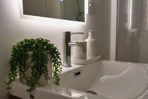 O baie la Heritage Luxe Retreat on Queens