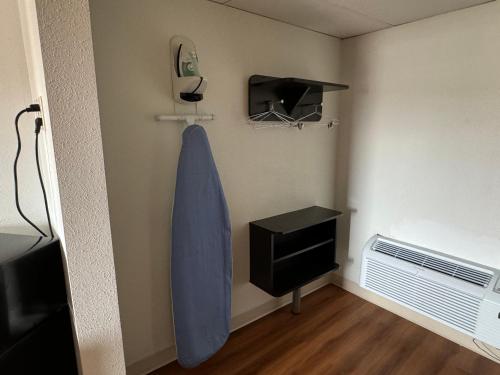 Μια τηλεόραση ή/και κέντρο ψυχαγωγίας στο Motel 6-Butte, MT - Historic City Center