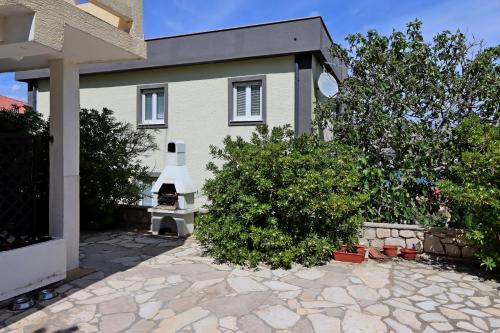 Apartments with parking space Pag - 18345