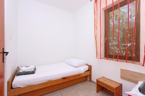 Apartments with parking space Pag - 18345