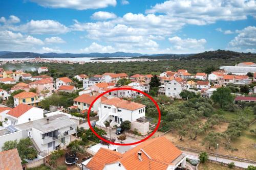 Apartments with parking space Murter - 22405