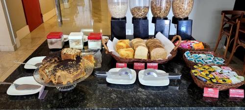 Opções de café da manhã disponíveis para hóspedes em It's Hotel